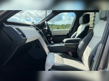 Used Land Rover Discovery 2024 for sale - 76074532: Photo 3