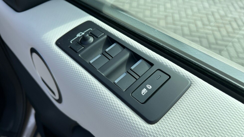 Used Land Rover Discovery 2024 for sale - 76074532: Photo 42