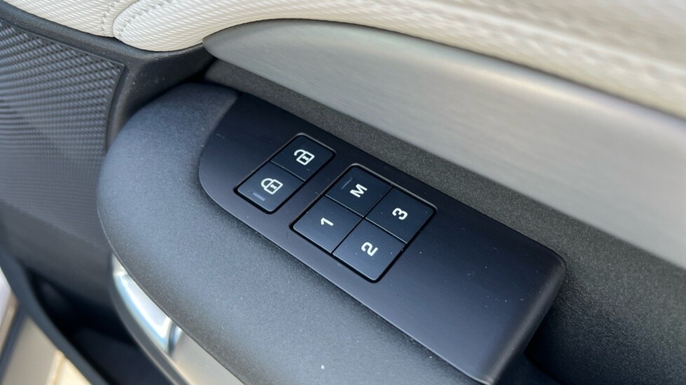 Used Land Rover Discovery 2024 for sale - 76074532: Photo 43