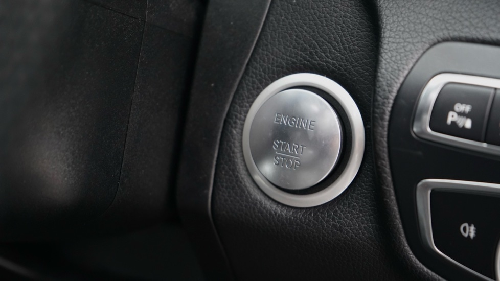 Used Mercedes-Benz C Class 2018 for sale - 76915008: Photo 34