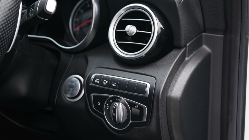 Used Mercedes-Benz C Class 2018 for sale - 76915008: Photo 35