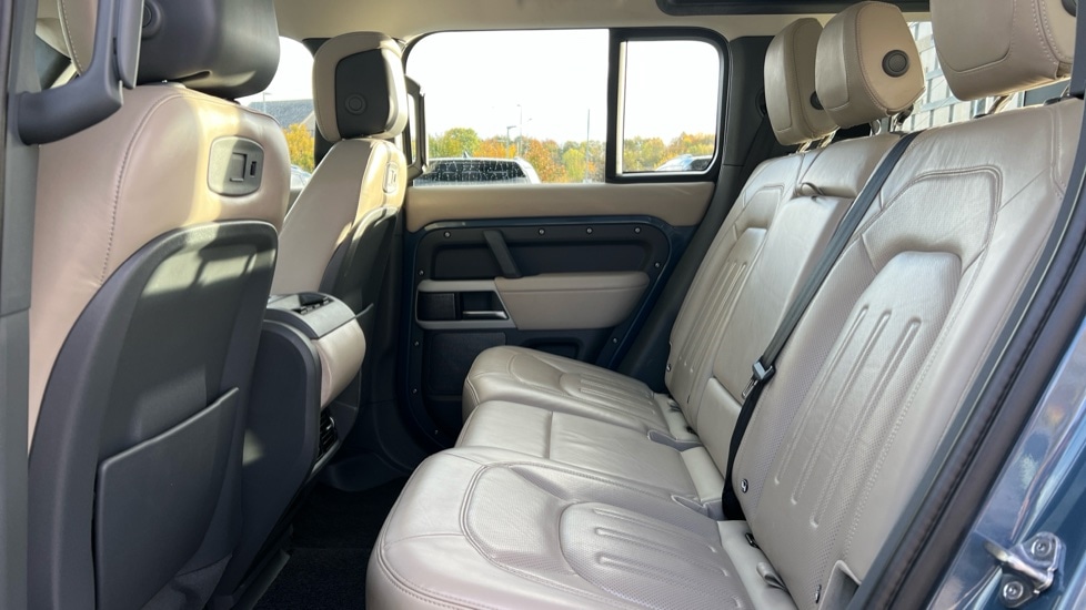 Used Land Rover Defender 2021 for sale - 76999493: Photo 4