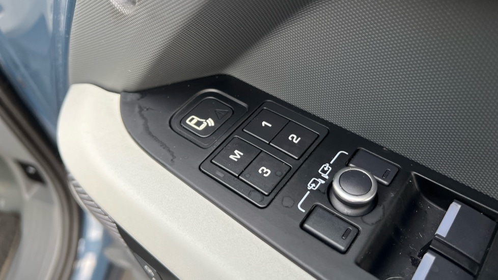 Used Land Rover Defender 2021 for sale - 76999493: Photo 44