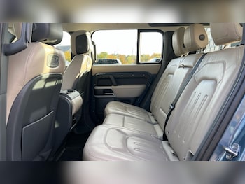 Used Land Rover Defender 2021 for sale - 76999493: Photo