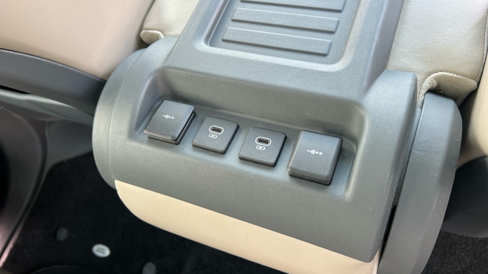 Used Land Rover Defender 2021 for sale - 76999493: Photo 50