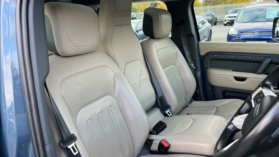 Used Land Rover Defender 2021 for sale - 76999493: Photo 51