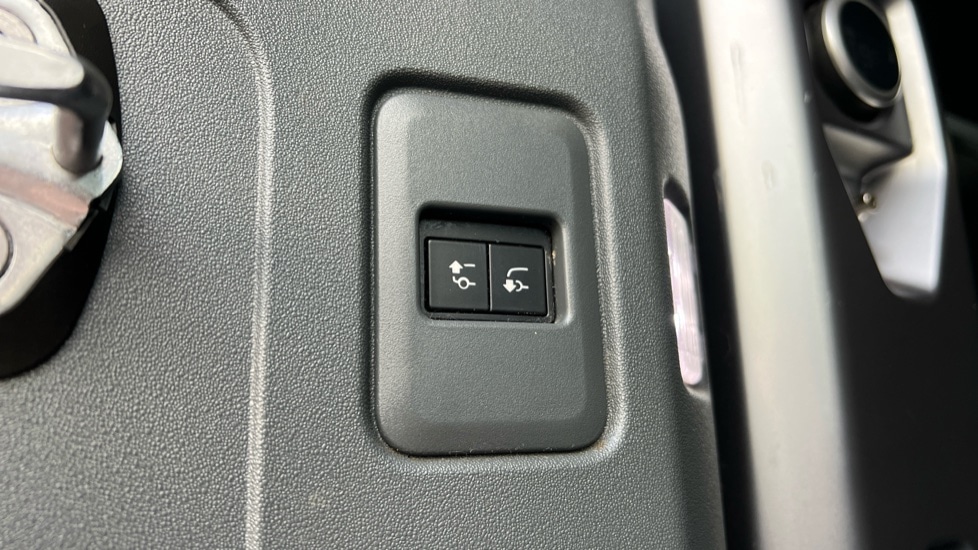 Used Land Rover Defender 2021 for sale - 76999493: Photo 58