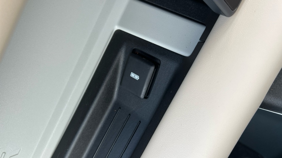 Used Land Rover Defender 2021 for sale - 76999493: Photo 59