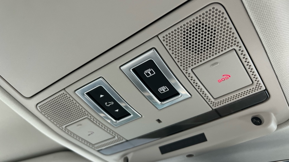 Used Land Rover Defender 2021 for sale - 76999493: Photo 77