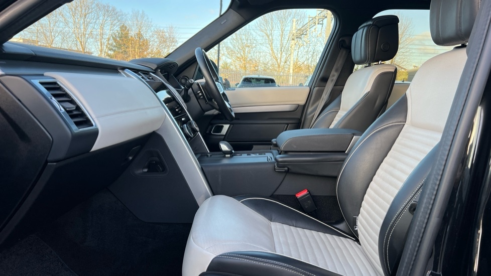 Used Land Rover Discovery 2023 for sale - 76760712: Photo 3