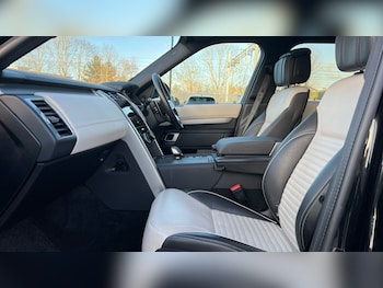 Used Land Rover Discovery 2023 for sale - 76760712: Photo