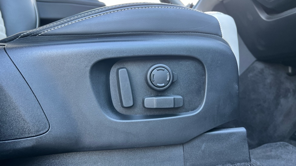 Used Land Rover Discovery 2023 for sale - 76760712: Photo 45