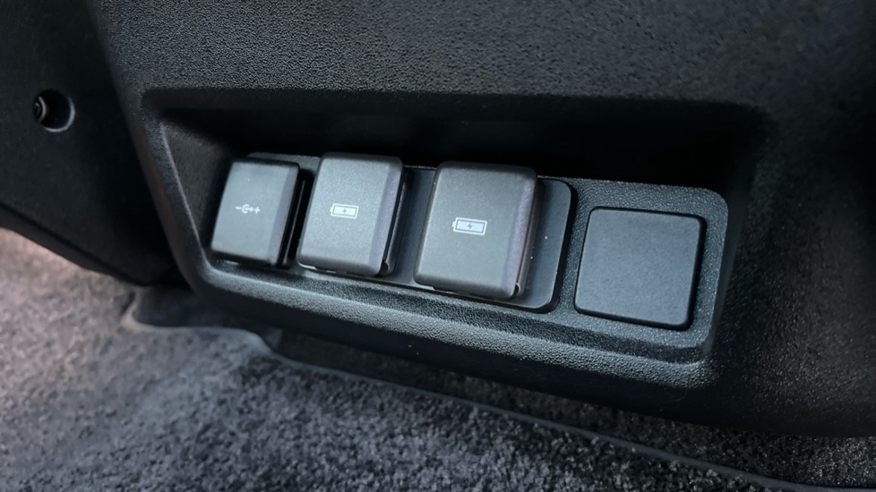 Used Land Rover Discovery 2023 for sale - 76760712: Photo 52