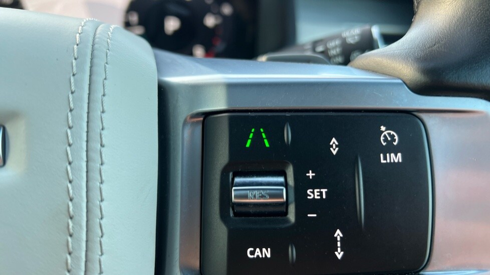 Used Land Rover Discovery 2023 for sale - 76760712: Photo 74