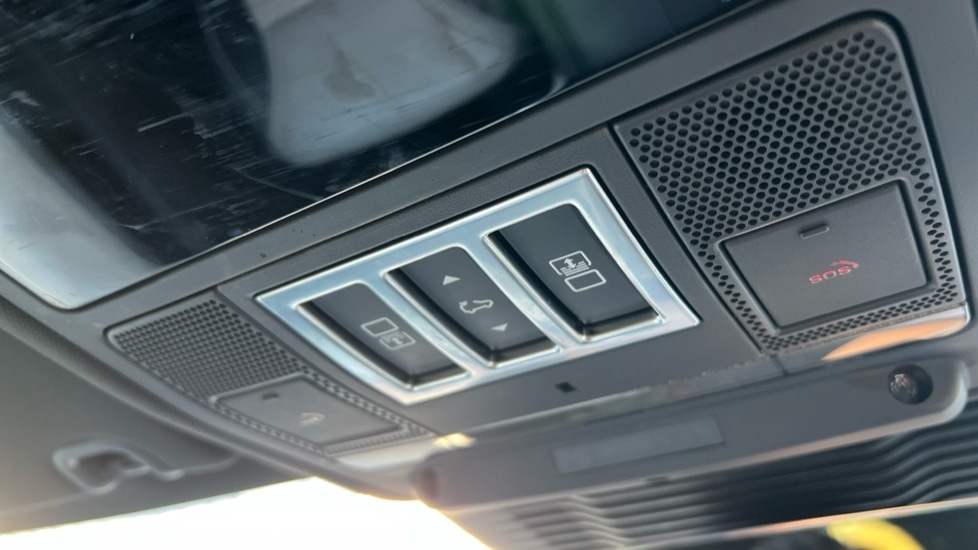 Used Land Rover Discovery 2023 for sale - 76760712: Photo 76