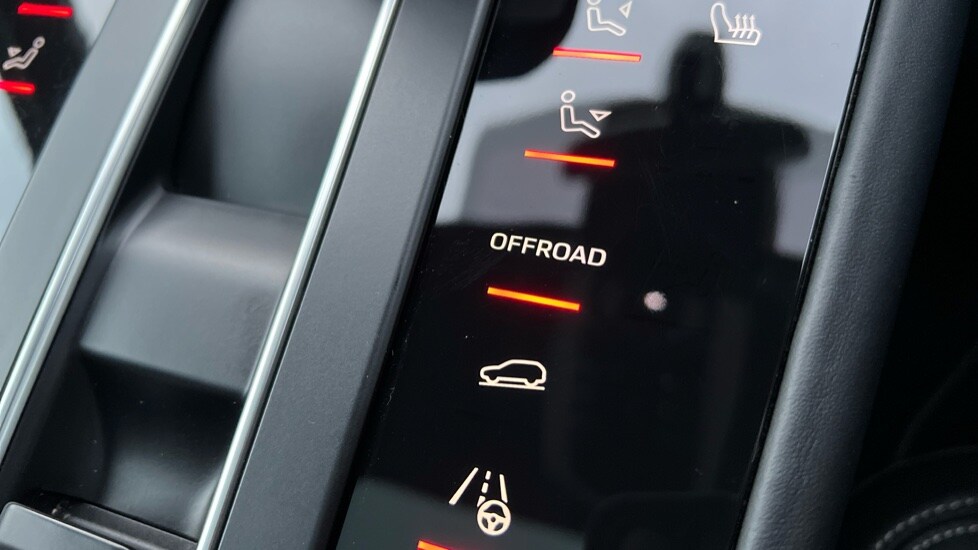 Used Porsche Macan 2022 for sale - 76834766: Photo 68