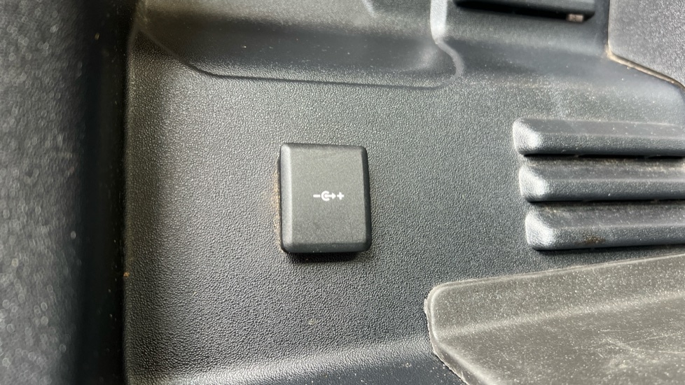 Used Land Rover Defender 2022 for sale - 76180142: Photo 46