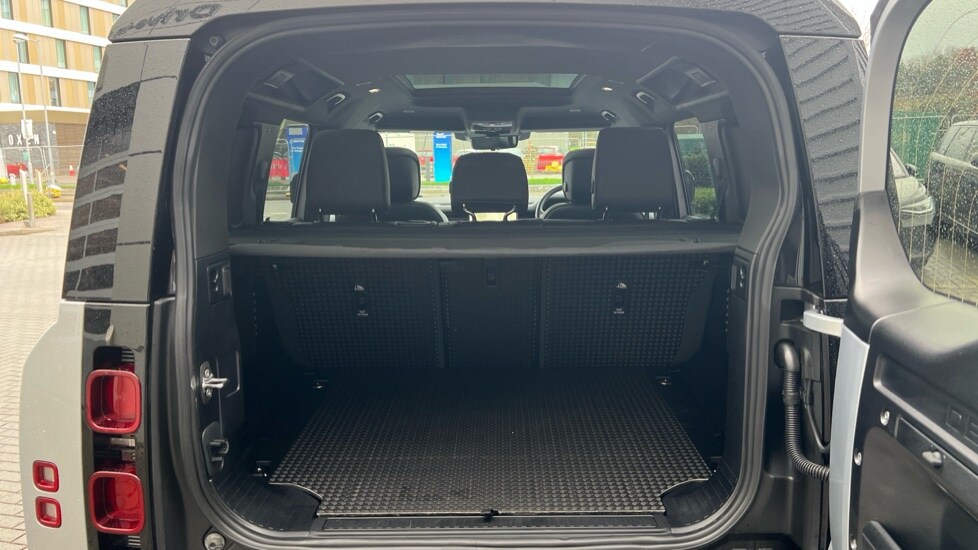 Used Land Rover Defender 2024 for sale - 76766132: Photo 10