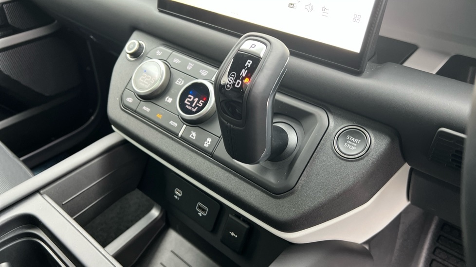 Used Land Rover Defender 2024 for sale - 76766132: Photo 13