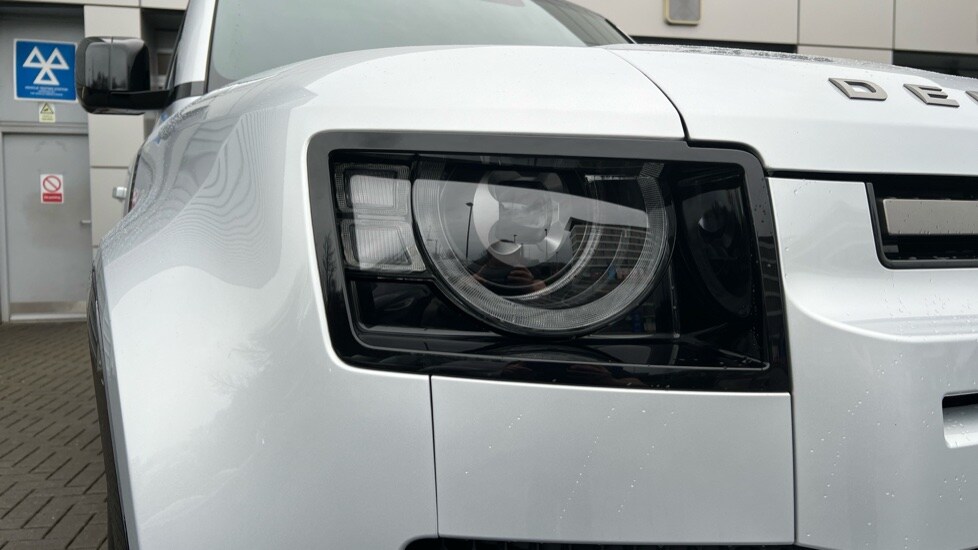 Used Land Rover Defender 2024 for sale - 76766132: Photo 17
