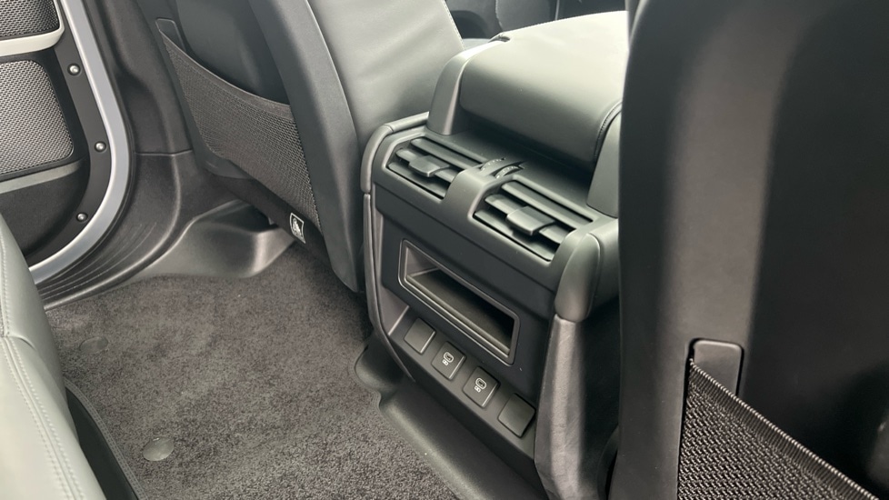 Used Land Rover Defender 2024 for sale - 76766132: Photo 18