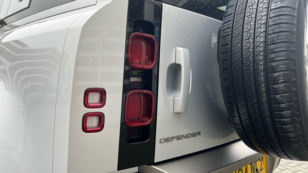 Used Land Rover Defender 2024 for sale - 76766132: Photo 19