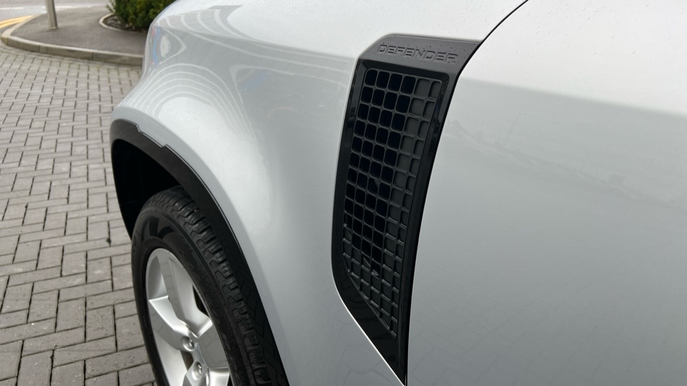 Used Land Rover Defender 2024 for sale - 76766132: Photo 20