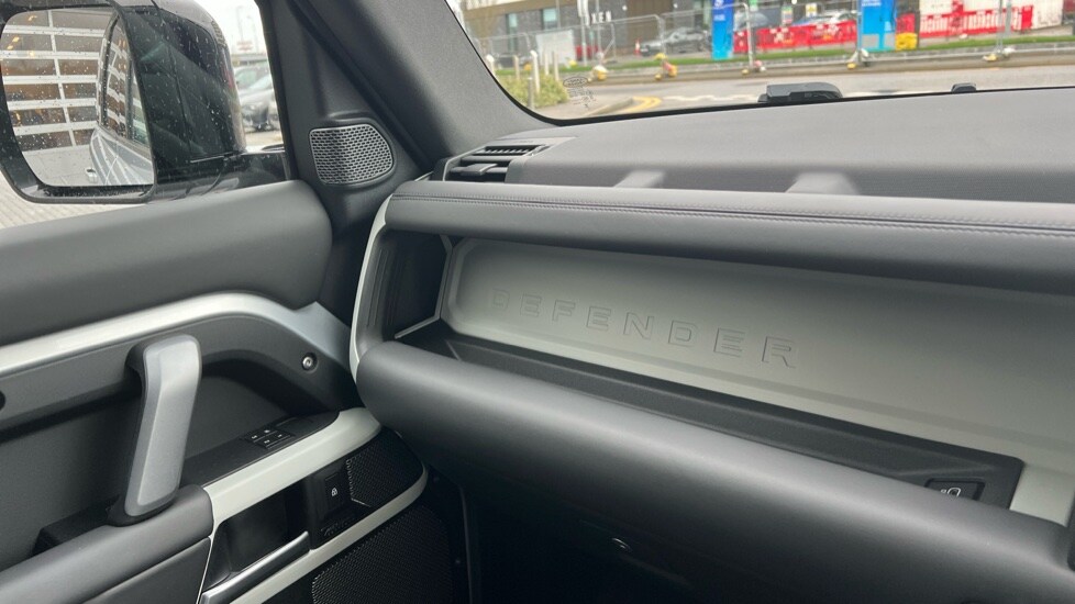 Used Land Rover Defender 2024 for sale - 76766132: Photo 22