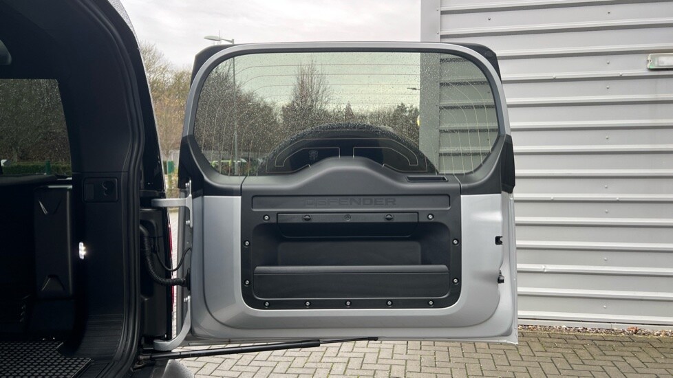Used Land Rover Defender 2024 for sale - 76766132: Photo 23