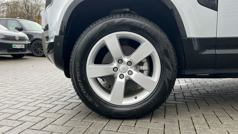 Used Land Rover Defender 2024 for sale - 76766132: Photo 31