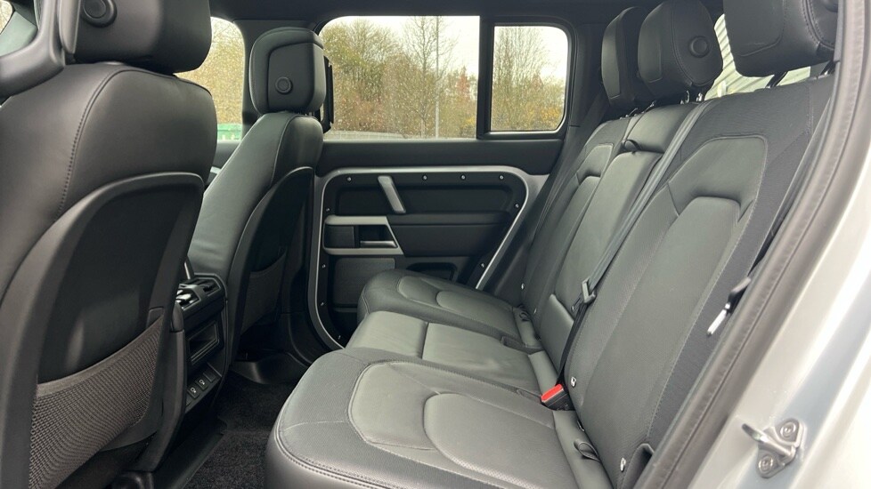 Used Land Rover Defender 2024 for sale - 76766132: Photo 4