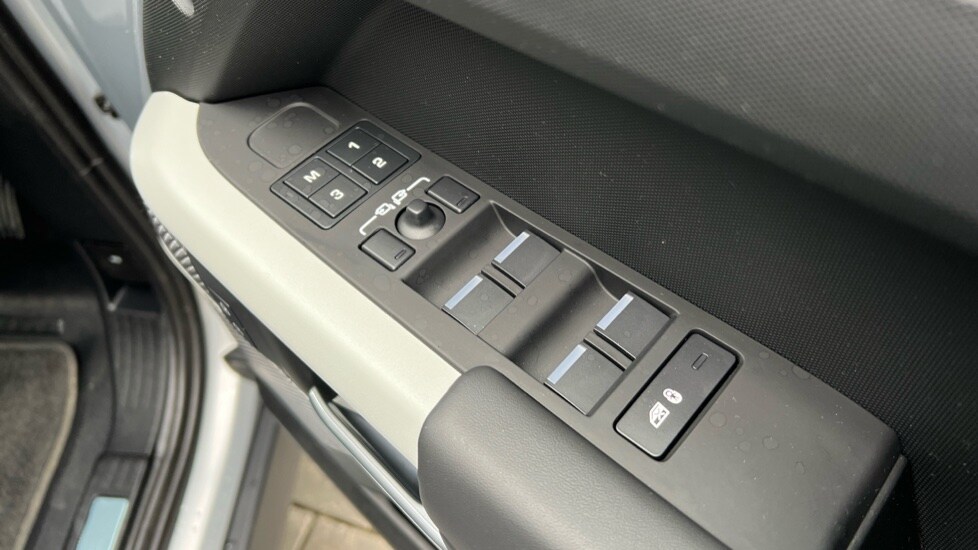 Used Land Rover Defender 2024 for sale - 76766132: Photo 43