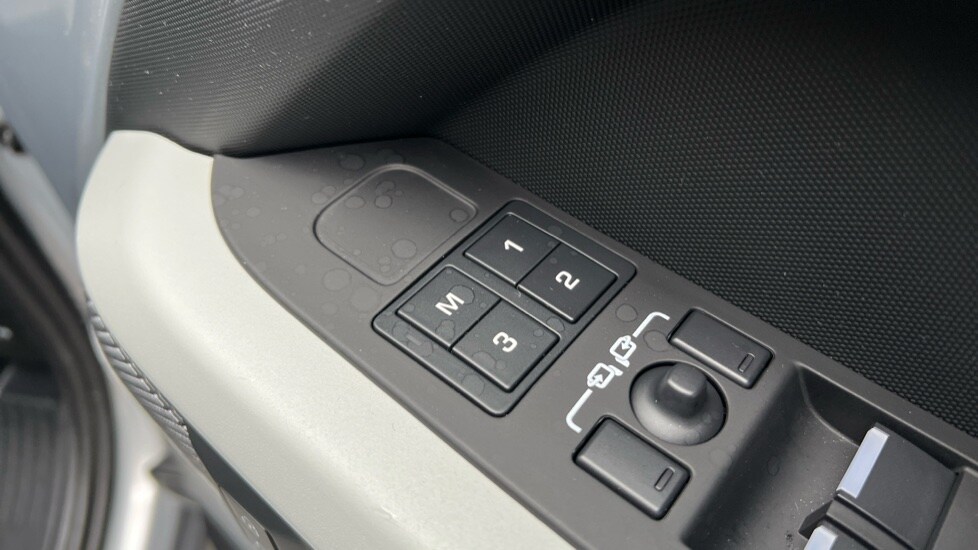 Used Land Rover Defender 2024 for sale - 76766132: Photo 44