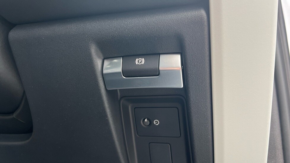 Used Land Rover Defender 2024 for sale - 76766132: Photo 47