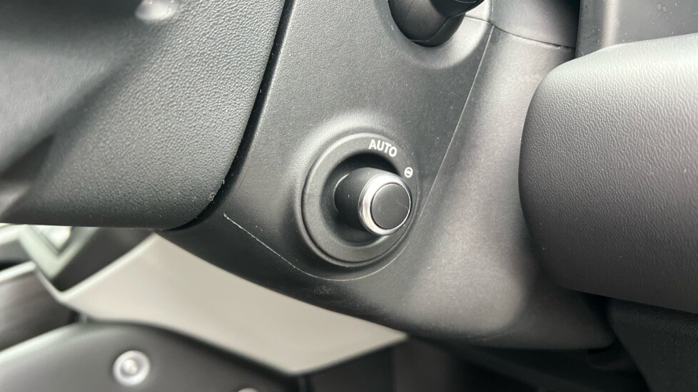 Used Land Rover Defender 2024 for sale - 76766132: Photo 48