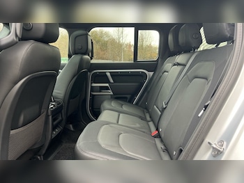 Used Land Rover Defender 2024 for sale - 76766132: Photo