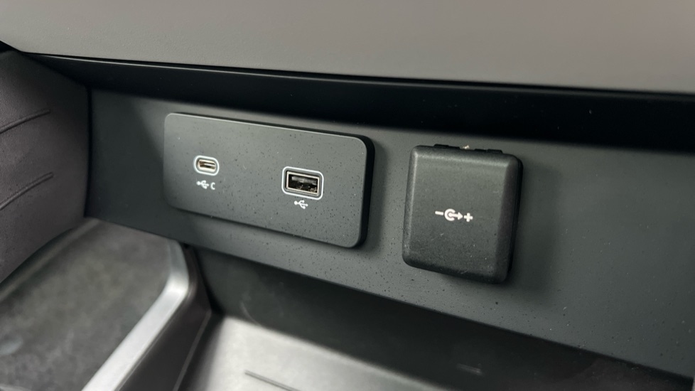 Used Land Rover Defender 2024 for sale - 76766132: Photo 50