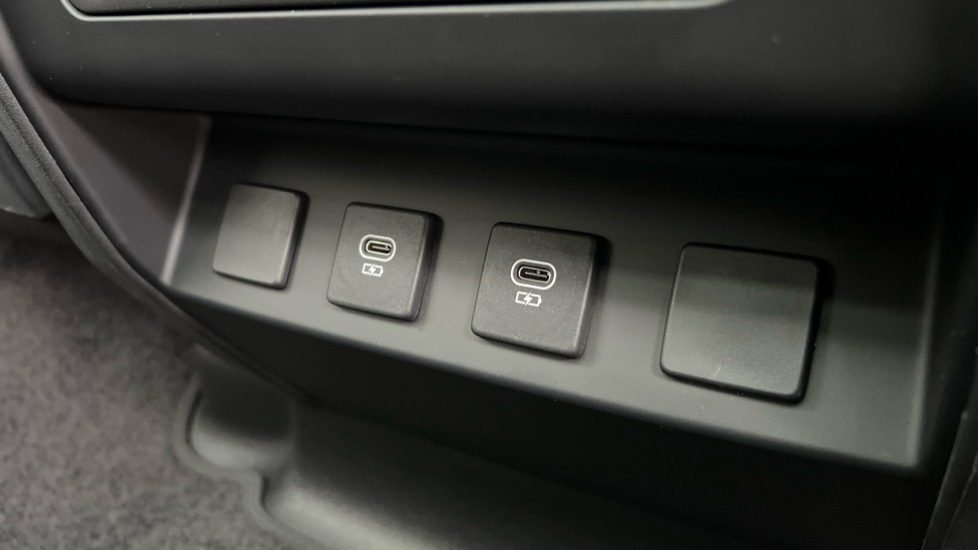 Used Land Rover Defender 2024 for sale - 76766132: Photo 53