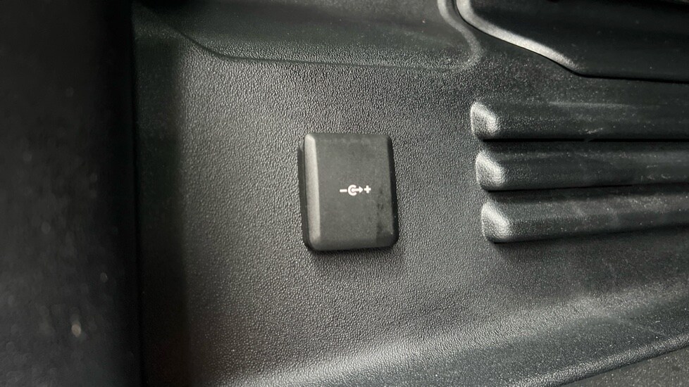 Used Land Rover Defender 2024 for sale - 76766132: Photo 54