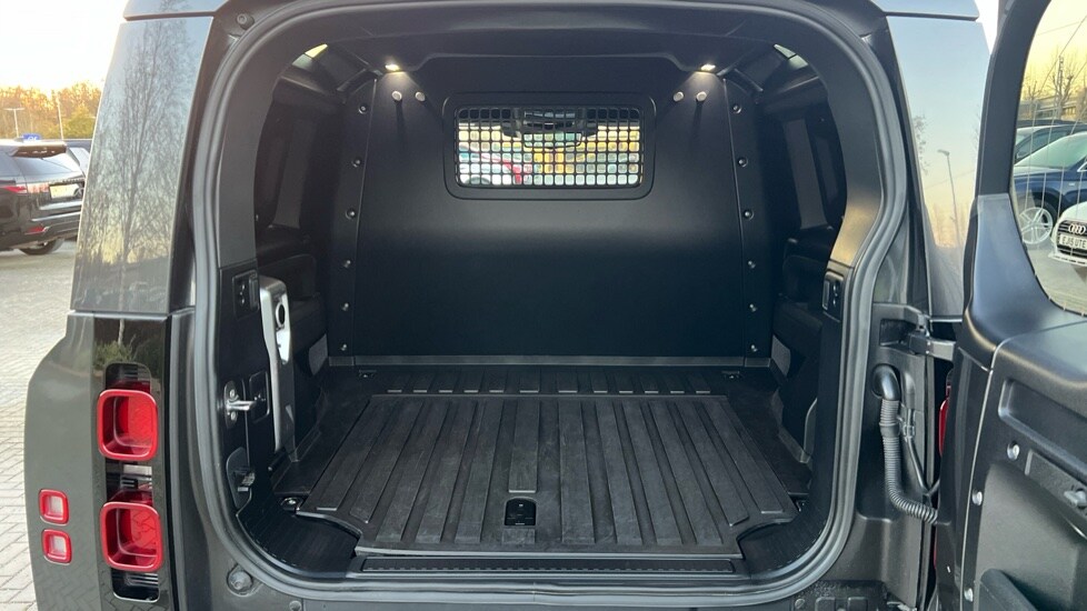 Used Land Rover Defender 2023 for sale - 76928062: Photo 10