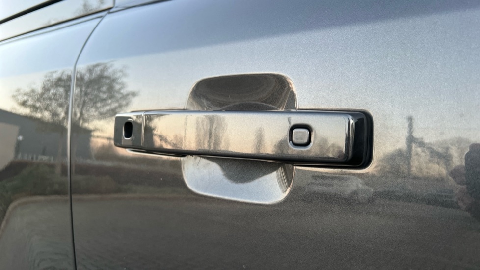 Used Land Rover Defender 2023 for sale - 76928062: Photo 36