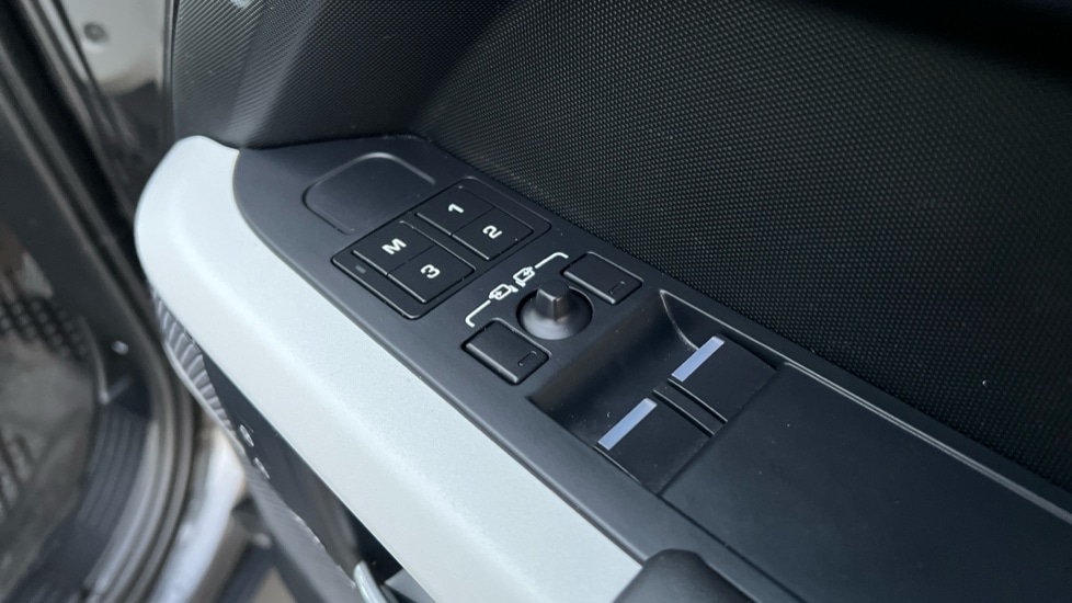 Used Land Rover Defender 2023 for sale - 76928062: Photo 44