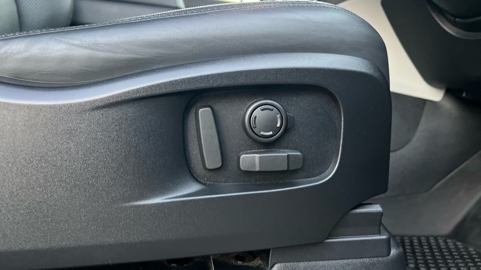 Used Land Rover Defender 2023 for sale - 76928062: Photo 46