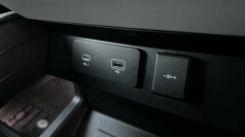 Used Land Rover Defender 2023 for sale - 76928062: Photo 50