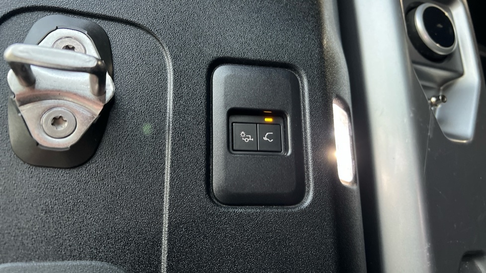 Used Land Rover Defender 2023 for sale - 76928062: Photo 53