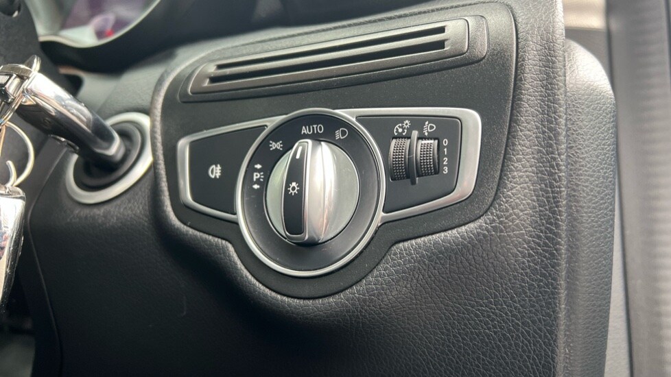 Used Mercedes-Benz C Class 2018 for sale - 77019916: Photo 46