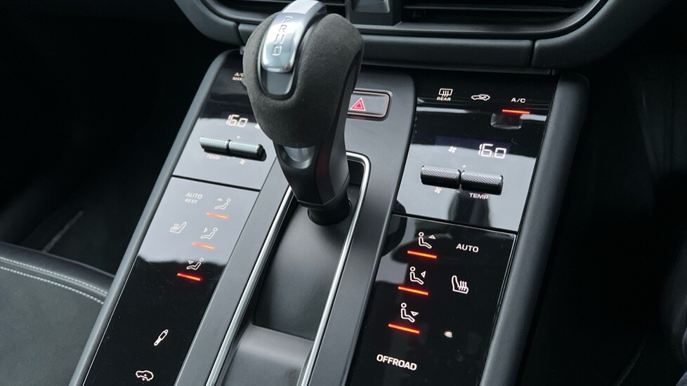 Used Porsche Macan 2022 for sale - 76597984: Photo 64