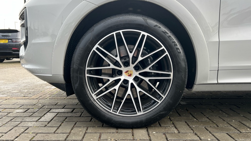 Used Porsche Cayenne 2024 for sale - 76766332: Photo 17