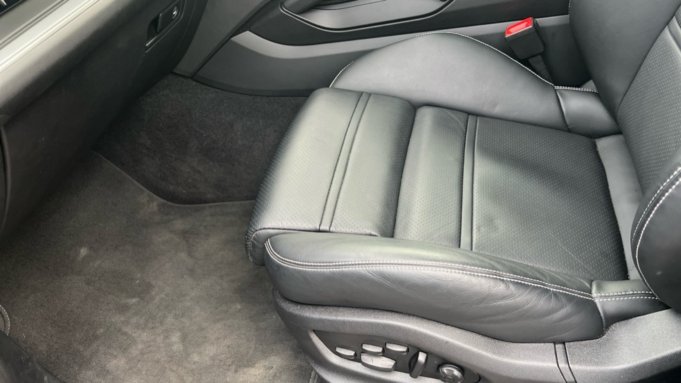 Used Porsche Cayenne 2024 for sale - 76766332: Photo 32