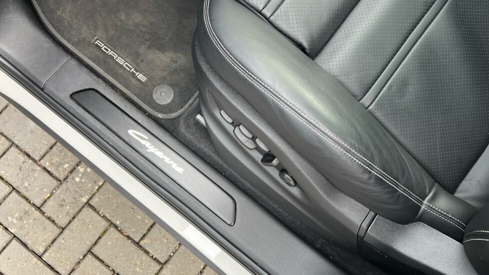 Used Porsche Cayenne 2024 for sale - 76766332: Photo 37